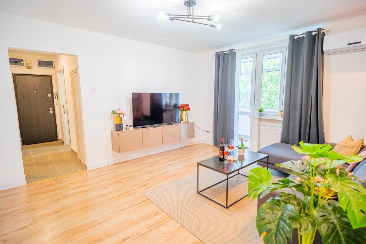 Spacious Newly Renovated 2Br Apartments With Balcony Bucareste Exterior foto