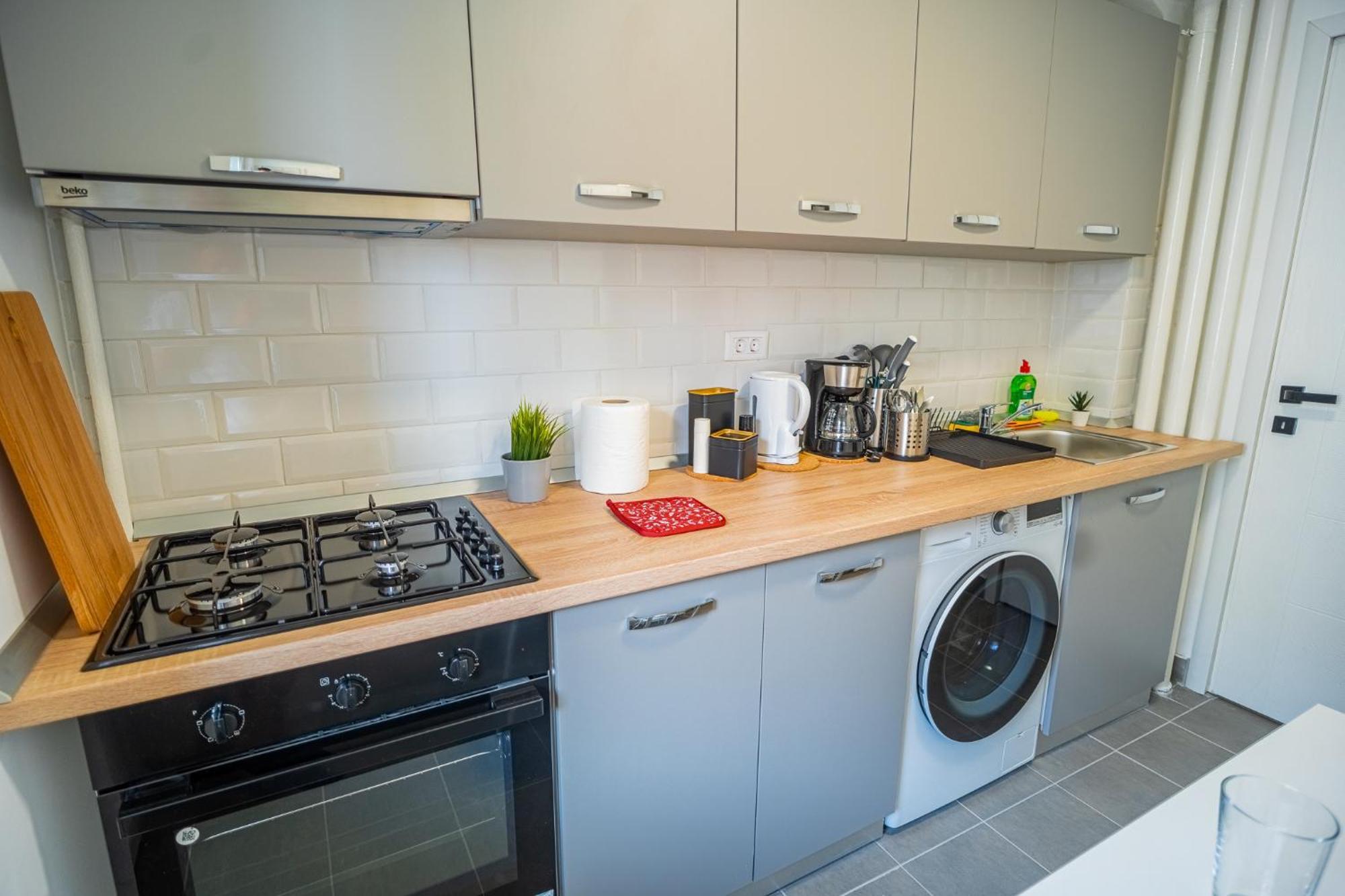 Spacious Newly Renovated 2Br Apartments With Balcony Bucareste Exterior foto