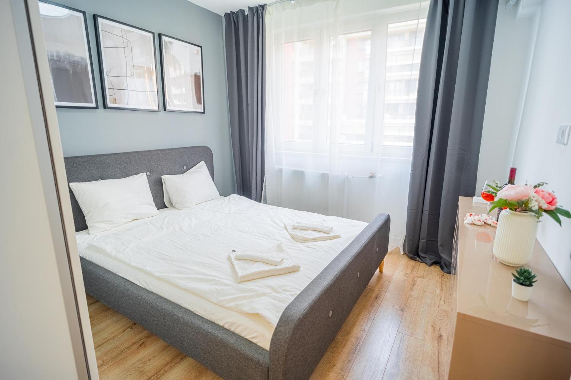 Spacious Newly Renovated 2Br Apartments With Balcony Bucareste Exterior foto