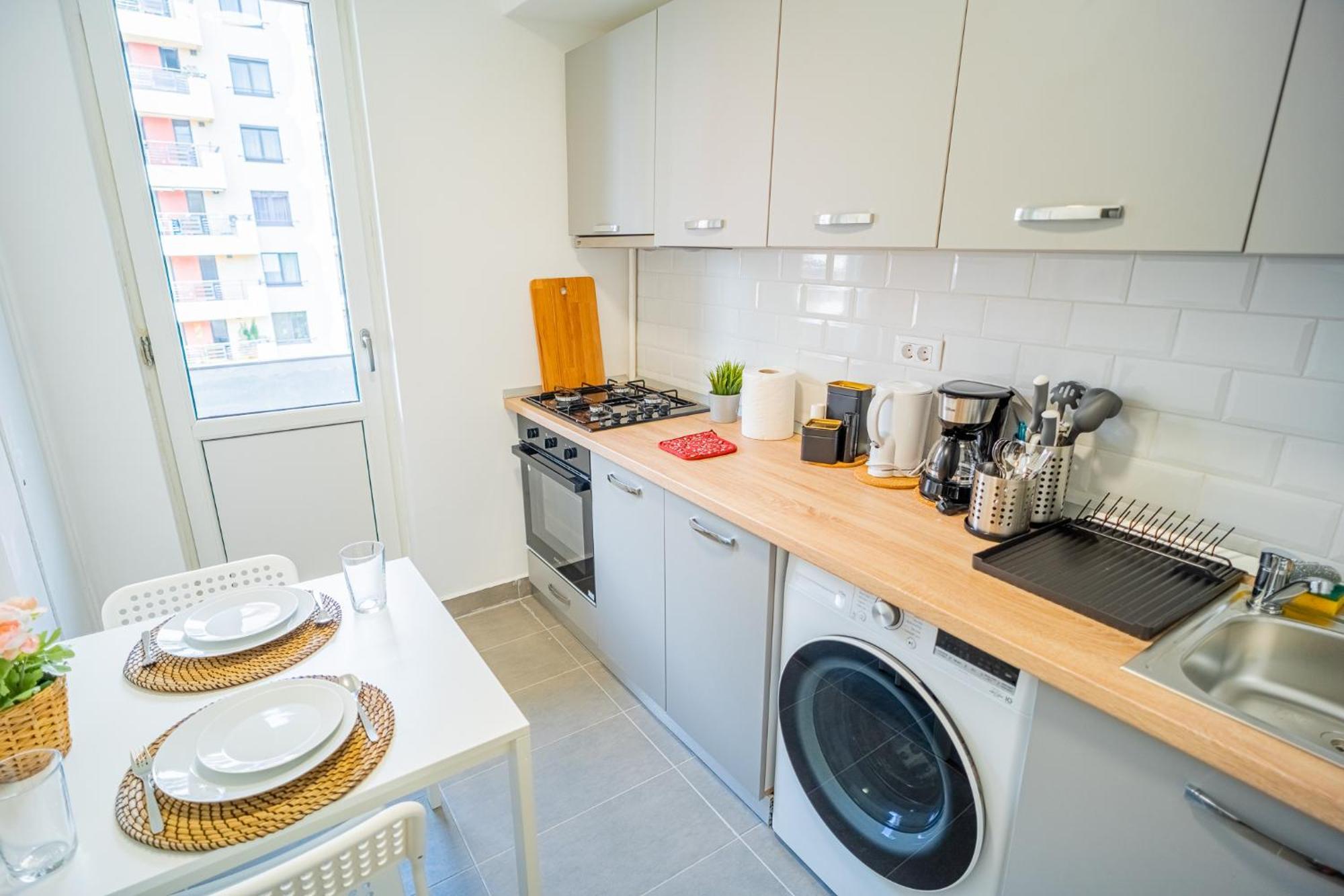 Spacious Newly Renovated 2Br Apartments With Balcony Bucareste Exterior foto